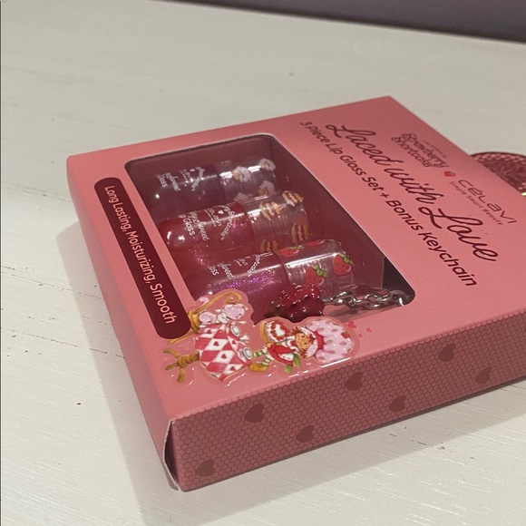 Strawberry Shortcake Lip Gloss Set and Keychain - Picture 7 of 7